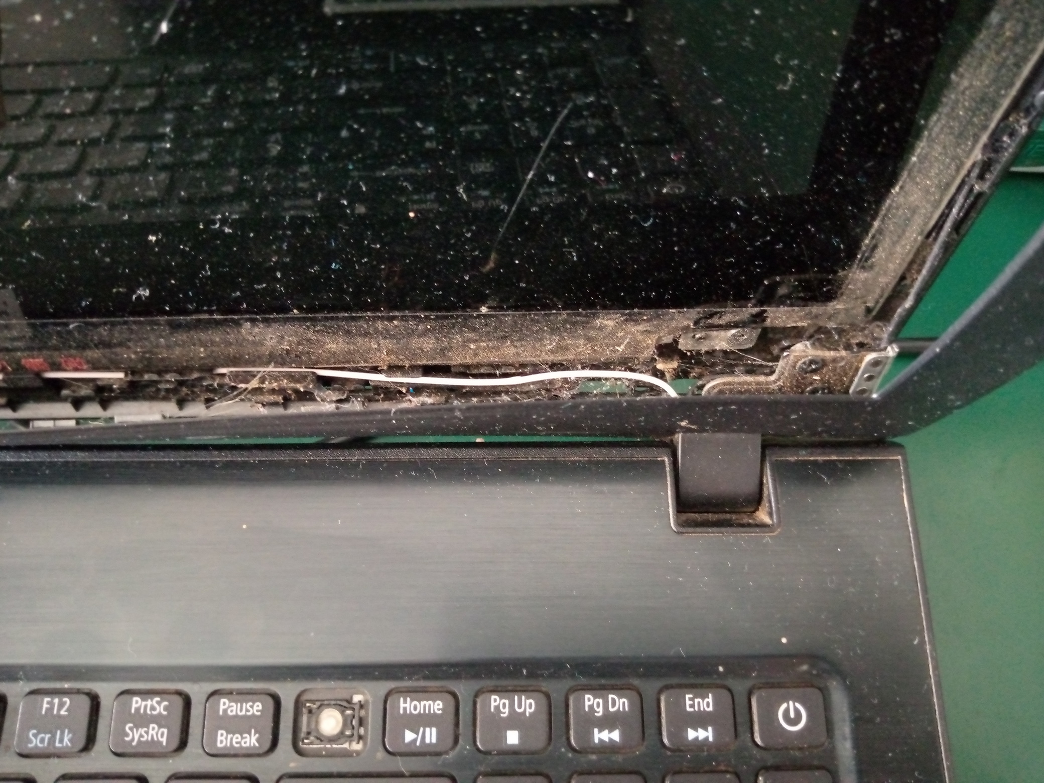 ACER E5-553G เปลี่ยนบานพับ