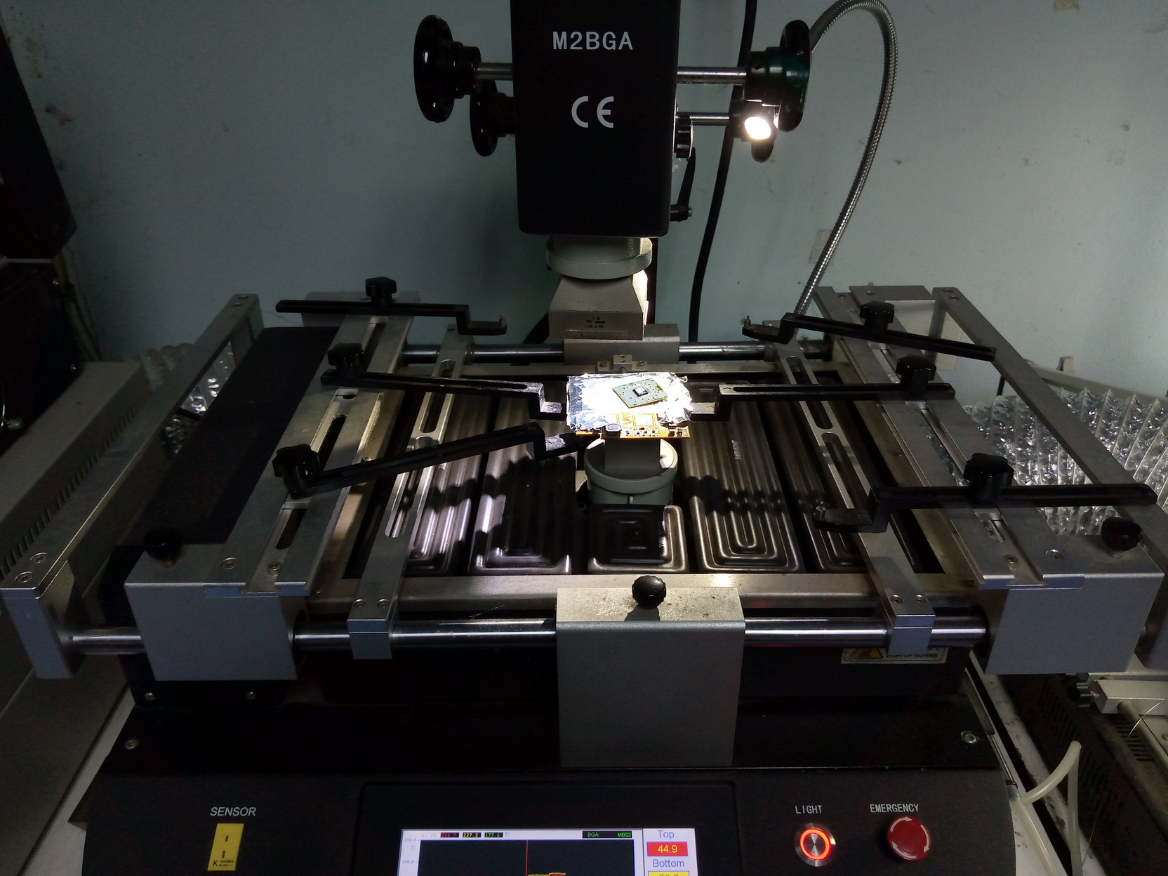 ASUS F8VR ภาพหน้าจอเป็นเส้น