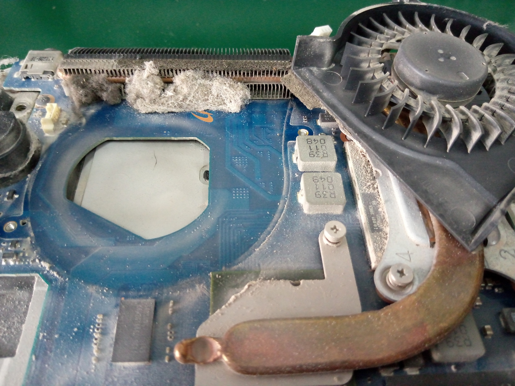 SAMSUNG NP300E4Z เครื่องมีความร้อนสูง